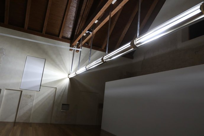 Clara Montoya recrea en el CCCC con máquinas de luz las aguas del 'río-persona' Whanganui