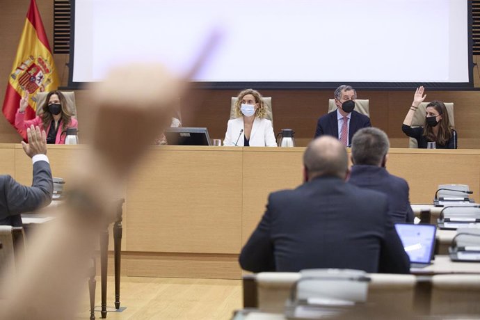 La presidenta del Congreso de los Diputados, Meritxell Batet, preside la votación en la Comisión Mixta para la Unión Europea en el Congreso, a 3 de junio de 2021, en Madrid, (España). La sesión está marcada por la elección de los cuatro representantes d