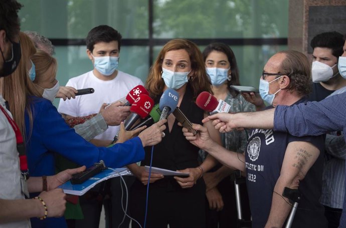 La líder de Más Madrid a nivel regional, Mónica García, ofrece declaraciones a los medios tras la reunión de su grupo parlamentario, a 1 de junio de 2021, en la Asamblea de Madrid, Madrid, (España). Durante la reunión del grupo parlamentario, han decidi