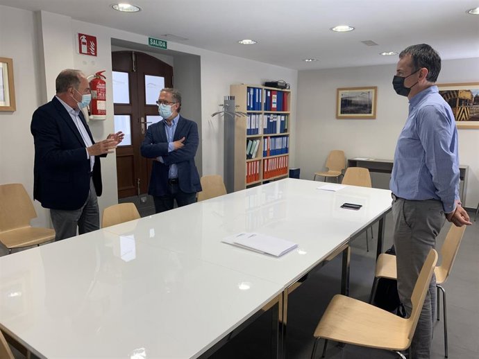 Firma del contrato de obra de los nuevos túneles bajo las vías entre las calles Panaderos y Labradores y el barrio de Las Delicias.