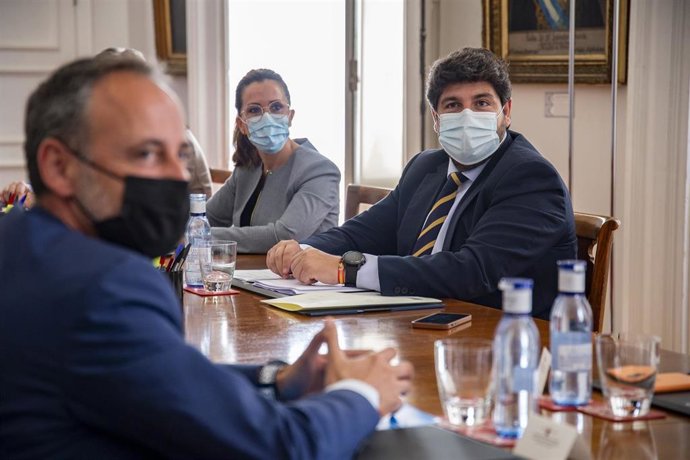 López Miras y Castejón, durante la reunión del Consejo de Gobierno celebrada en Cartagena