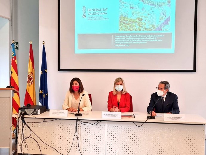 La consellera de Justicia, Gabriela Bravo, presenta un informe sobre simplificación de la administración