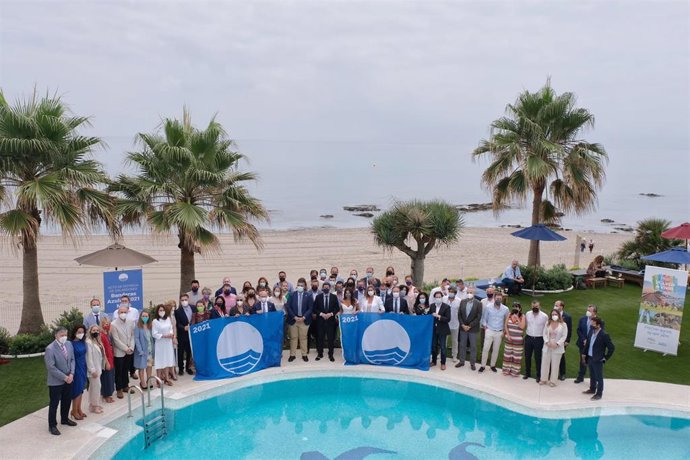 El vicepresidente andaluz Juan Marín entrega banderas azules que se han obtenido en la comunidad autónoma en 2021, con un record de 137