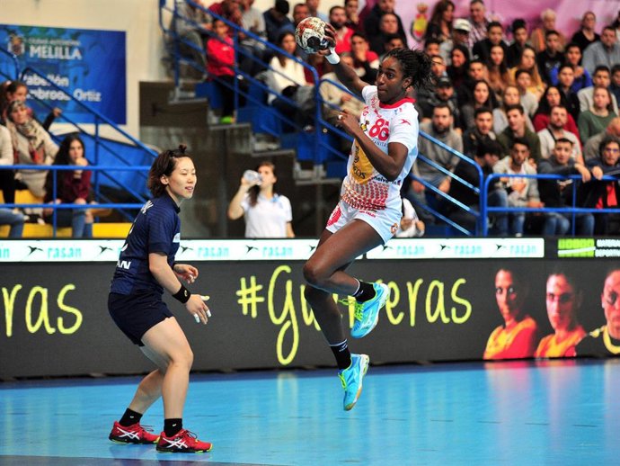 Archivo - Alexandrina Barbosa lanza a puerta en un amistoso entre España y Japón