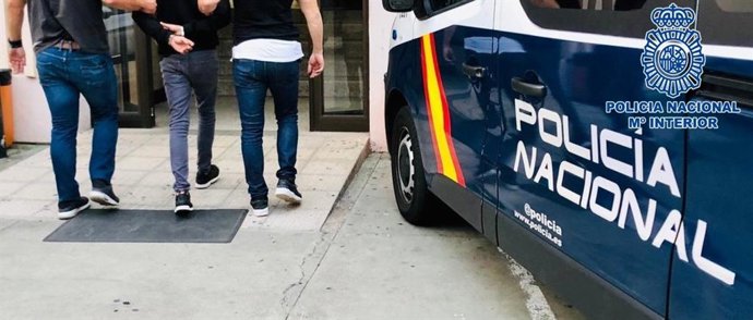 Sucesos.- Prisión por robar 25 euros en una multitienda tras amenazar a la empleada con un cuchillo