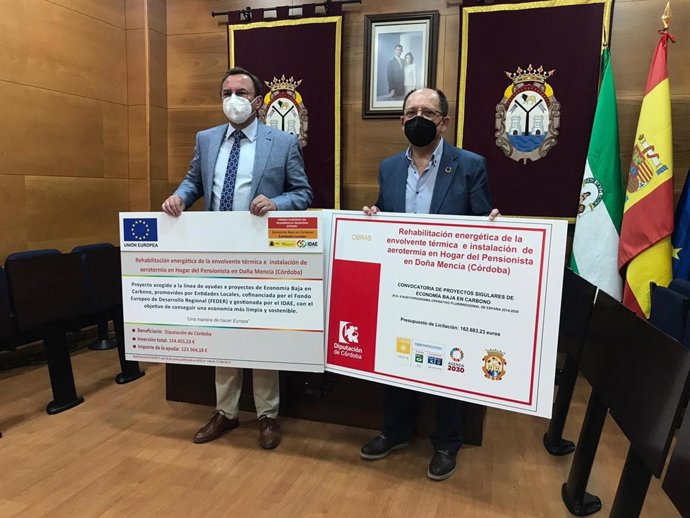 El delegado de Medio Natural y Carreteras de la Diputación de Córdoba, Francisco Palomares, en su visita a Doña Mencía.
