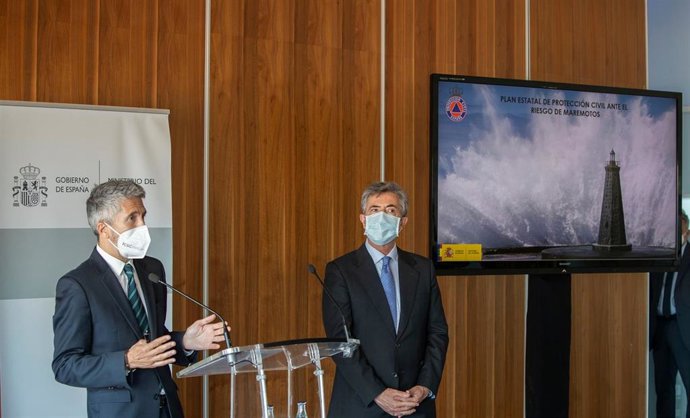 El ministro del Interior, Fernando Grande-Marlaska, durante su visita a Cádiz para presentar el Plan Estatal de Protección Civil ante el Riesgo de Maremotos.