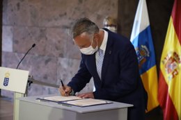 El presidente de Canarias firma el nuevo PIEC
