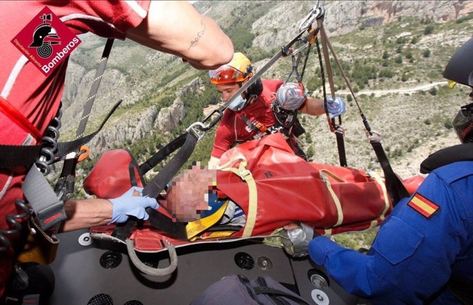 Rescatado un hombre tras caer por un barranco cuando hacía senderismo en el Forat de Bernia, en Xaló
