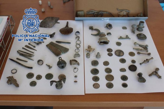 Piezas arqueológicas recuperadas por la Policía Nacional.