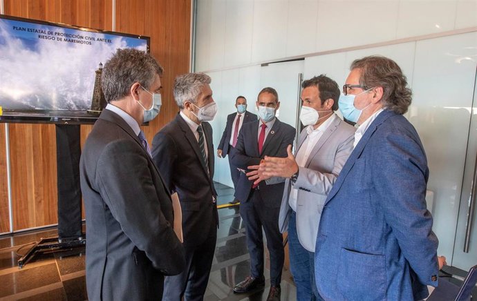 El ministro del Interior, Fernando Grande-Marlaska, durante su visita a Cádiz para presentar el Plan Estatal de Protección Civil ante el Riesgo de Maremotos.