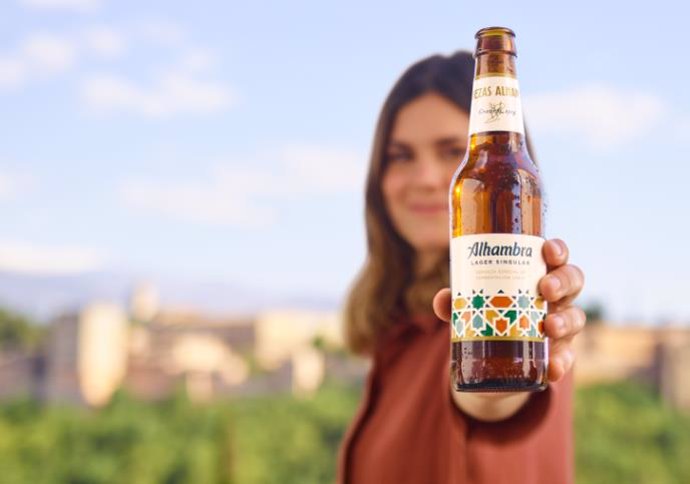 Campaña de Alhambra Lager Singular.