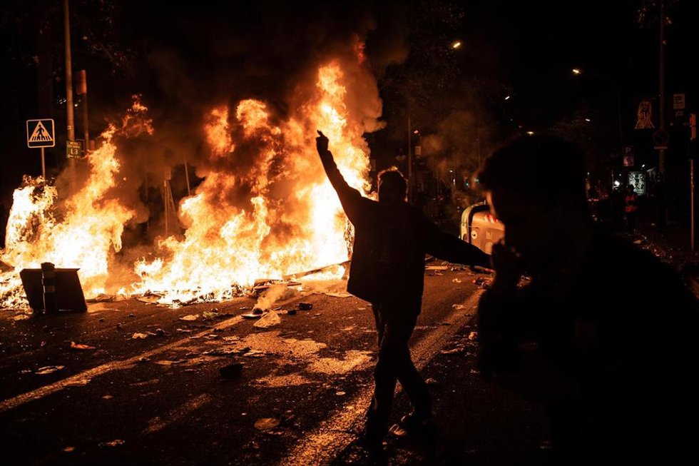 Archivo - Disturbios en la zona del Camp Nou durante la manifestación convocada por Tsunami Democrtic por el partido Bara-Madrid el 18 de diciembre de 2019