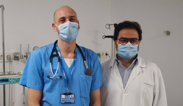 Archivo - En el estudio han participado los doctores del Hospital del Mar Robert Güerri y Juan Pablo Horcajada