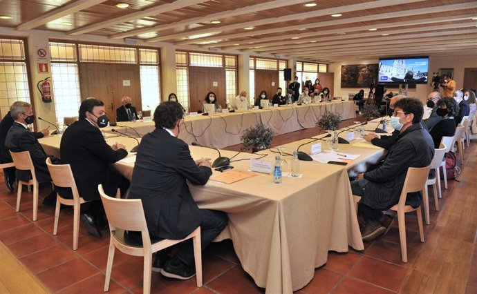 Constitución de la Mesa de Trabajo para impulsar el Camino Inglés y el de Fisterra-Muxía