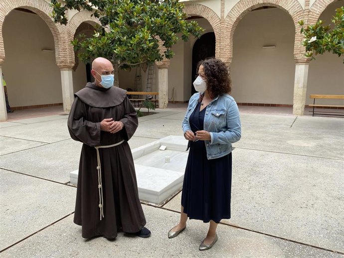 El Ayuntamiento de Vélez-Málaga finaliza el arreglo de las paredes del claustro del Convento de San Francisco