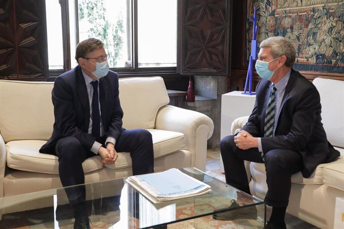 El presidente RTVE, José Manuel Pérez Tornero, ha sido recibido este jueves en el Palau de la Generalitat por el presidente de la Comunidad Valenciana, Ximo Puig.
