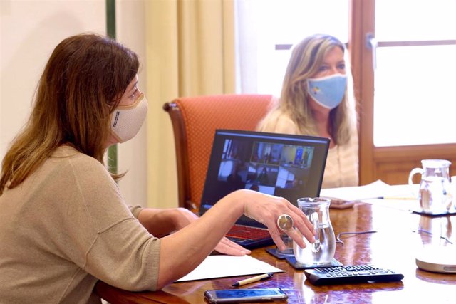 La presidenta del Govern, Francina Armengol, y la consellera de Salud, Patricia Gómez, en la reunión este jueves con instituciones y agentes sociales de Baleares tras la sentencia del Supremo que tumba el toque de queda en la Comunidad.