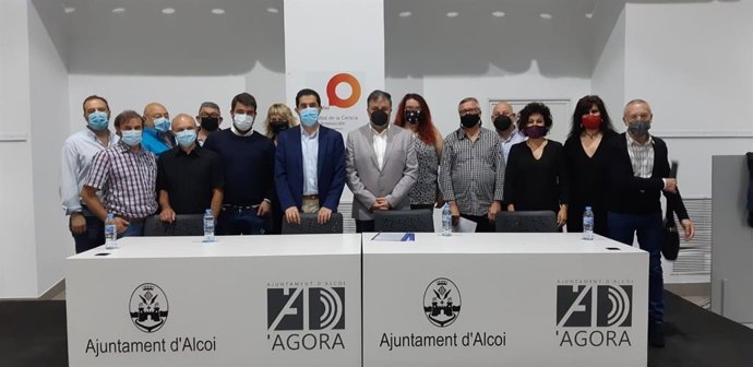 Alcoi y Villena sellan la creación de la Federación de Empresas de la Artesanía Festera de Moros y Cristianos