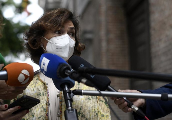 La vicepresidenta primera del Gobierno, ministra de la Presidencia, Relaciones con las Cortes y Memoria Democrática, Carmen Calvo, a su llegada a una reunión con el presidente de la Comisión Venecia, a 3 de junio de 2021, en el Centro de Estudios Políti