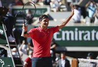 Djokovic y Federer superan con nota su segunda ronda en París