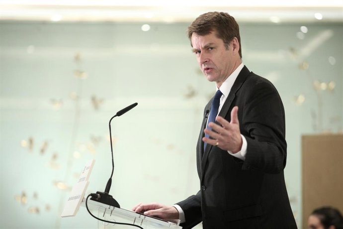 Archivo - El embajador del Reino Unido en España, Hugh Elliott, durante su intervención en el encuentro Informativo 'España - Reino Unido: un reto global de futuro' organizado por Europa Press, en Madrid (España), a 31 de enero de 2020.