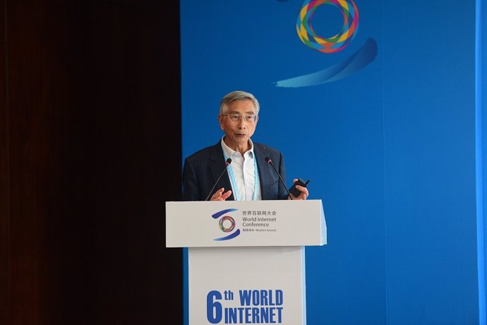 Ni Guangnan, an academician of the Chinese Academy of Engineering, talks about open-source chips at a forum during the 6th World Internet Conference in Wuzhen, Zhejiang province, on Oct. 21, 2019. [Photo/VCG]