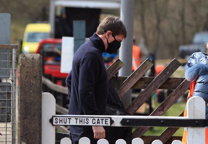 Archivo - 20 April 2021, United Kingdom, Levisham: US actor Tom Cruise walks to the set of his latest project, which is filming in the sidings of the railway station in the village of Levisham in the North York Moors. Photo: Danny Lawson/PA Wire/dpa