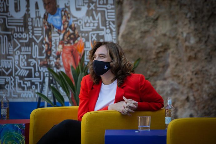 Archivo - La alcaldesa de Barcelona, Ada Colau, durante una rueda de prensa en la presentación de la programación del Festival Grec 2021 en el Teatre Grec, a 4 de mayo de 2021, en Barcelona.