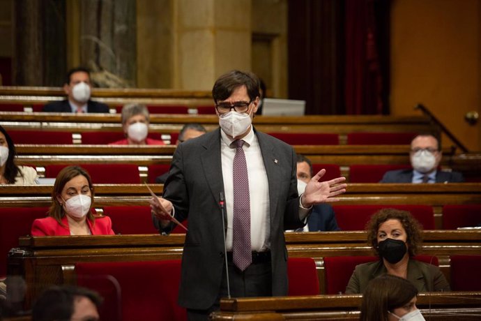 El líder del PSC, Salvador Illa, en el pleno del Parlament una imagen de archivo. 