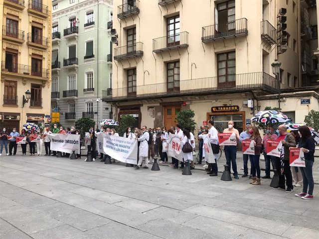 Protesta de radiólogos frente al Palau de la Generalitat