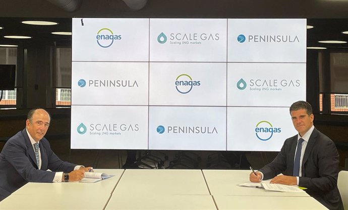 Firma del acuerdo de Enagás y Peninsula para construir un buque para suministrar GNL