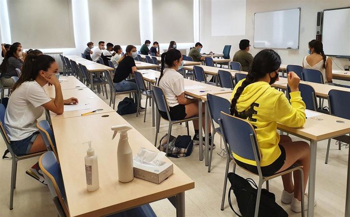 Archivo - Prueba de la EBAU de 2020.