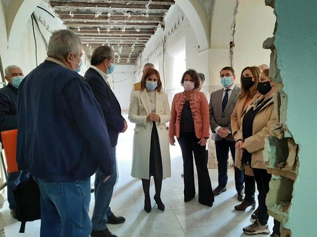 Archivo - Visita al inicio de las obras en el antiguo hsopital de Andújar.