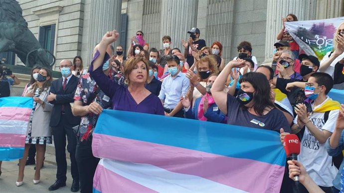 La presidenta de la Plataforma Trans, Mar Cambrollé, ante el Congreso