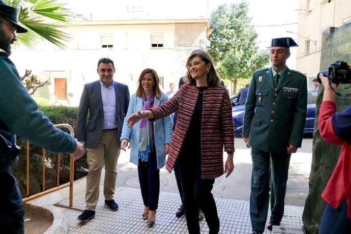 Imagen de archivo de la visita de la secretaria de Estado de Seguridad, Ana María Botella, al cuartel de la Guardia Civil de Cartagena