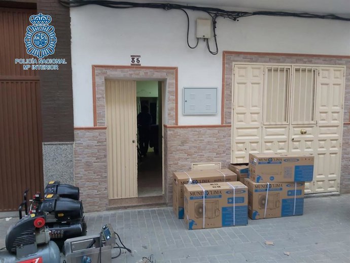 Efectos sustraídos en naves industriales de La Red y Store