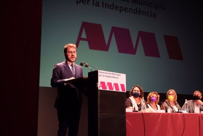 El presidente de la Generalitat, Pere Aragons, interviene en la Asamblea General de la Associació de Municipis per la Independncia (AMI).