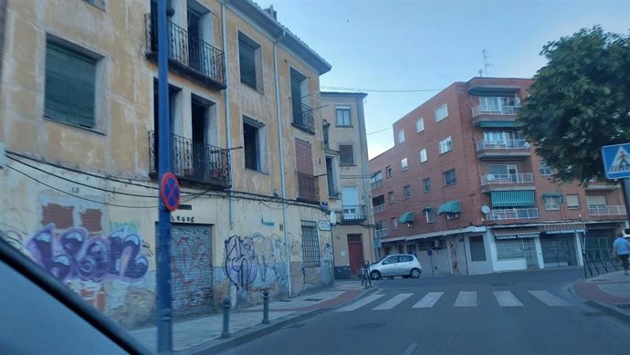 Retirado el vallado del edificio de Pase San Antonio de Cuenca tras ejecutar obras para garantizar la seguridad vial.