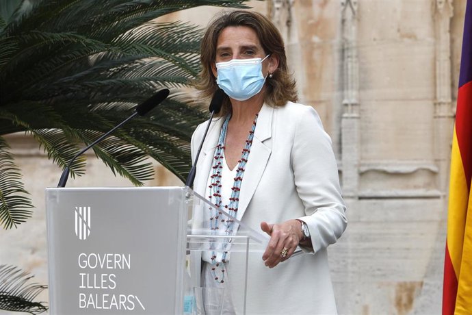 La ministra para la Transición Ecológica y Reto Demográfico, Teresa Ribera, durante una rueda de prensa tras mantener una reunión con la presidenta de Islas Baleares en la sede del Gobierno regional, a 2 de junio de 2021, en Palma de Mallorca, Islas Bal
