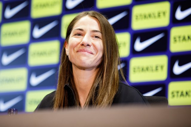 La jugadora española Vicky Losada en la rueda de despedida del FC Barcelona, el 4 de junio de 2021 en la Ciutat Esportiva Joan Gamper