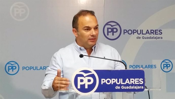 Archivo - El portavoz del PP en Guadalajara Jaime Carnicero. Foto de archivo.