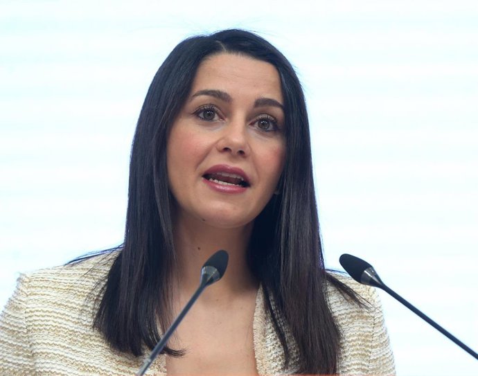 La presidenta de Ciudadanos, Inés Arrimadas, durante una rueda de prensa en la sede del partido.