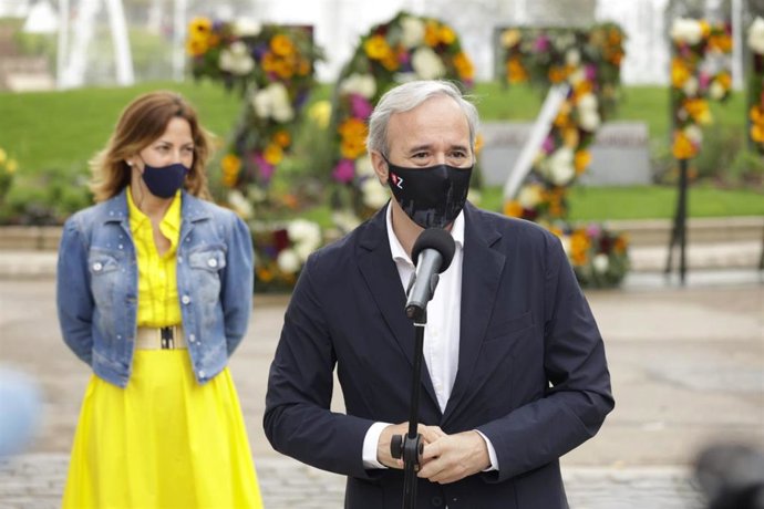 El alcalde de Zaragoza, Jorge Azcón, y la consejera municipal Natalia Chueca, en la presentación de ZGZ Florece.