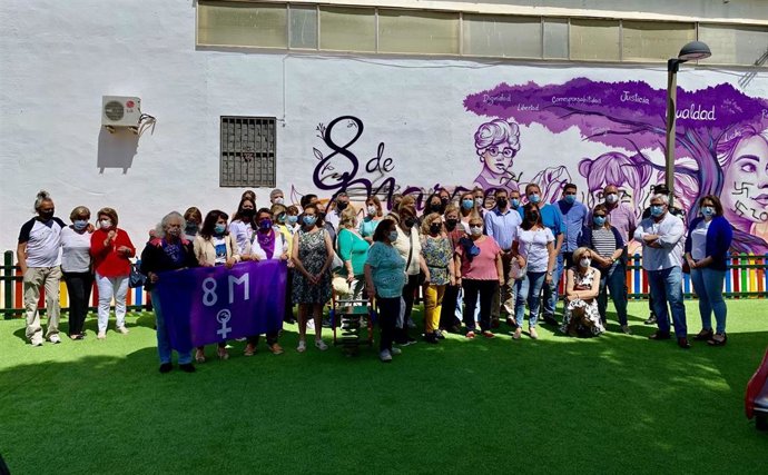 Concentración frente al mural