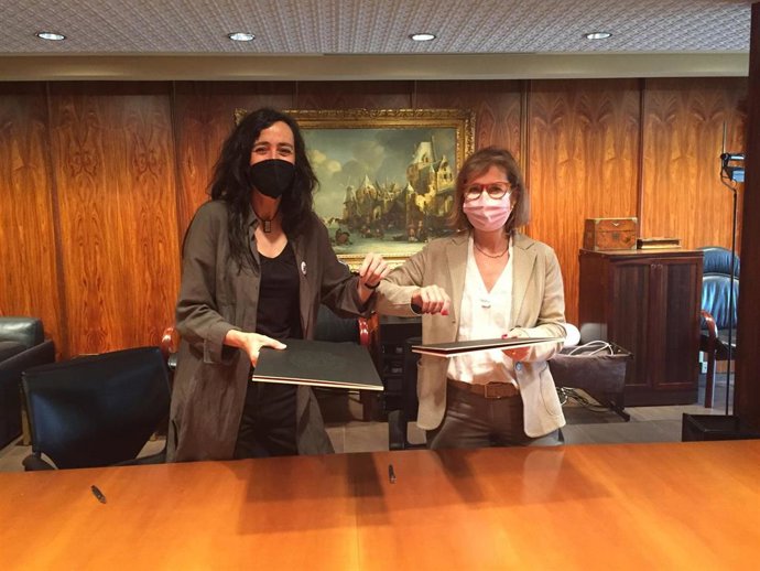 La presidenta de la Cámara de Barcelona, Mnica Roca, y la presidenta del Cercle de Salut, Núria Bosch.