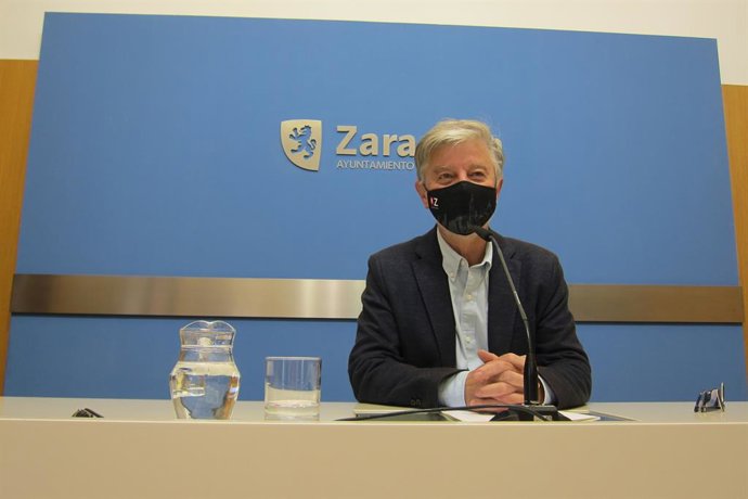 El portavoz de Zaragoza en Común en el Ayuntamiento de la capital aragonesa, Pedro Santisteve.