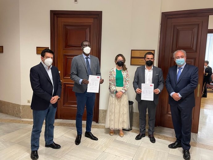 El PSOE registra una PNL para la integración de migrantes a través del deporte