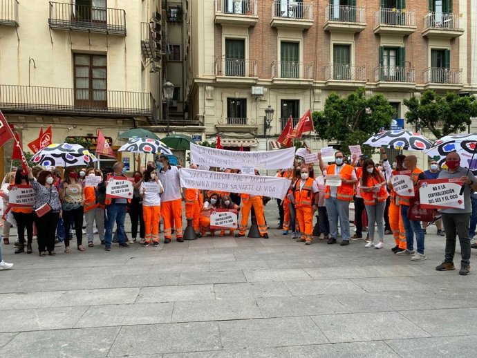 Concentración frente al Palau de la Generalitat contra la centralización del SES y del Cicu