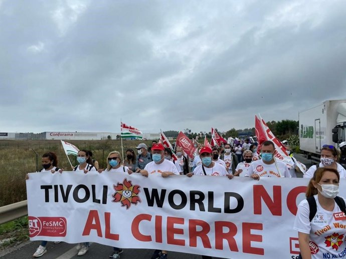Marcha de los sindicatos y trabajadores de Tívoli World para exigir su reapertura este verano de 2021